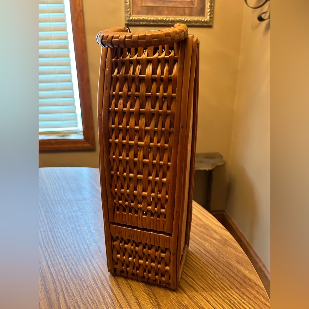 Wine bottle basket - wicker with handle 14" tall